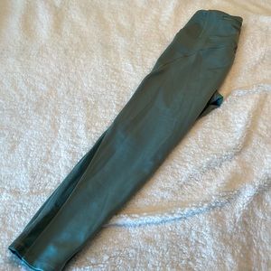 Body Glove Medium light green running leggings